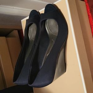 Navy slip on work shoe